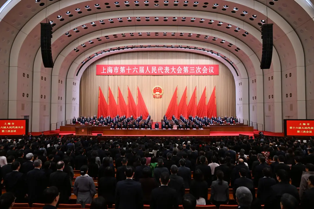 昨天，上海市第十六屆人民代表大會第三次會議在上海世博中心勝利閉幕。記者 張馳 攝  .jpeg